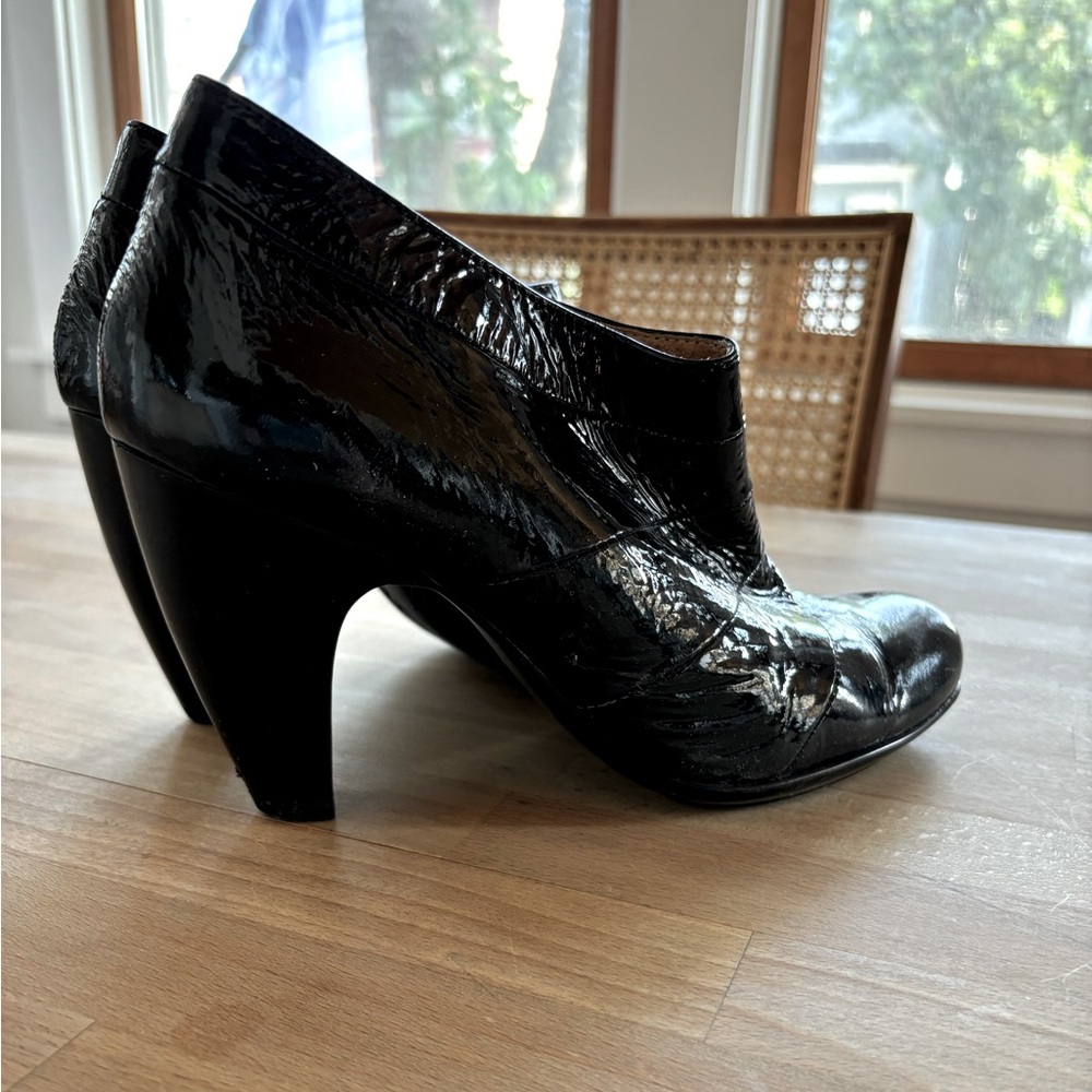 Sofft patent leather high heel booties 8.5